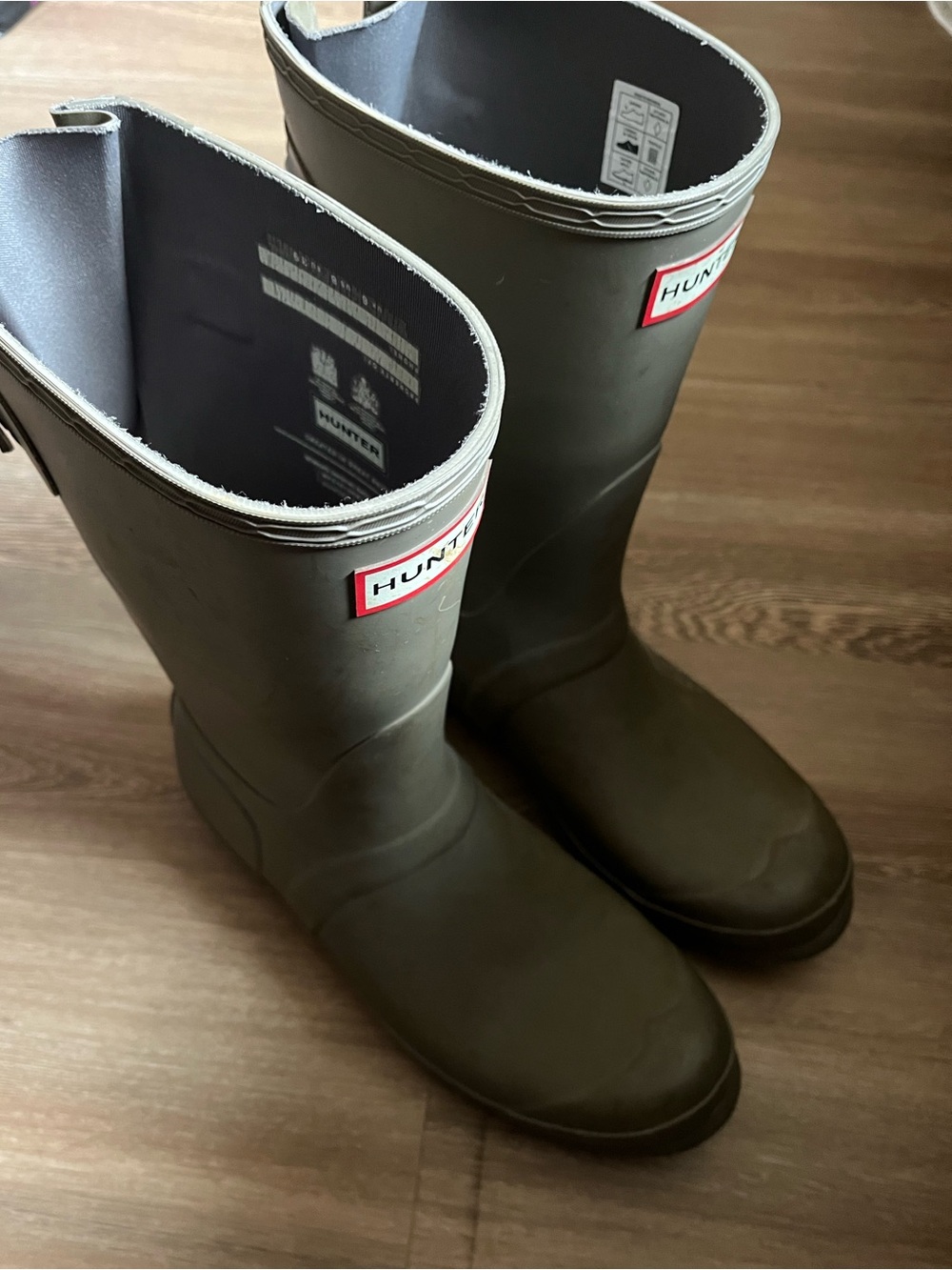 Hunter women’s matte beige Rubber Rain & Snow Boots size 8